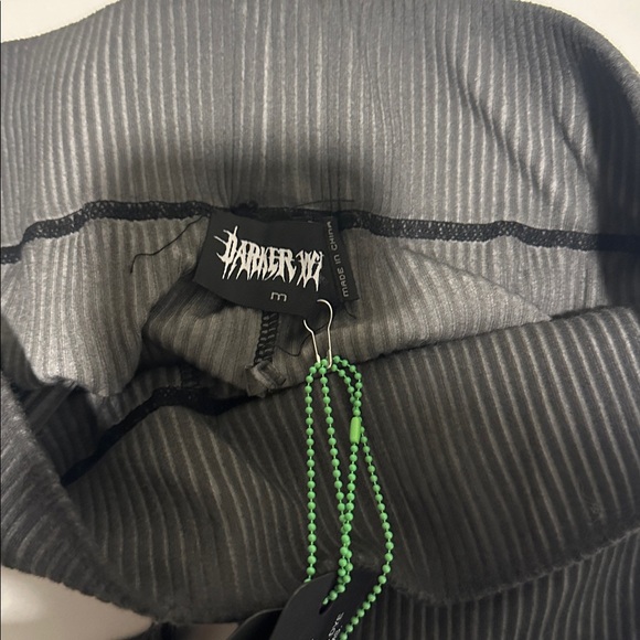 Darker Wavs Ribbed Shorts - Picture 3 of 3